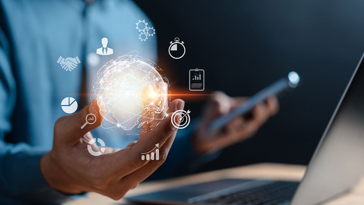 Businessman-using-computer-planning-development-leadership-and-customer-target-group