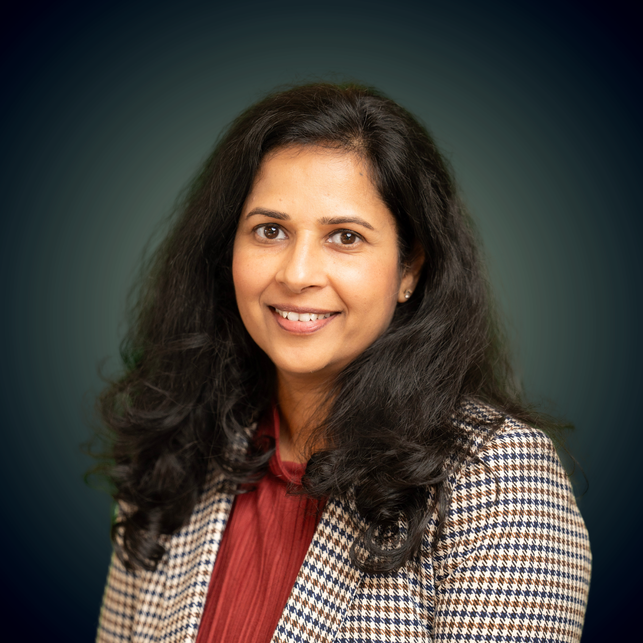 Minna Varkey - Headshot 2025 (1)